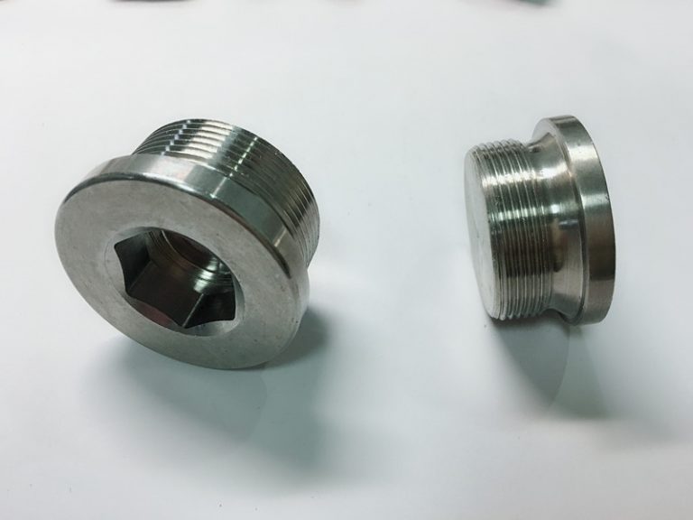 අභිරුචි වලින් සාදන ලද මල නොබැඳෙන වානේ මුදු බෝල්ට් එස්එස් යතුරු මුද්ද සමඟ