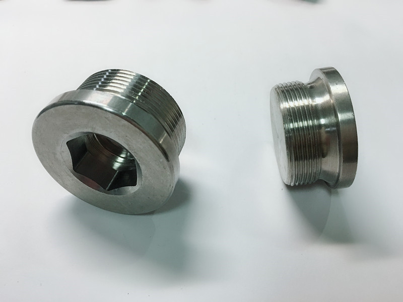 අභිරුචි වලින් සාදන ලද මල නොබැඳෙන වානේ මුදු බෝල්ට් එස්එස් යතුරු මුද්ද සමඟ